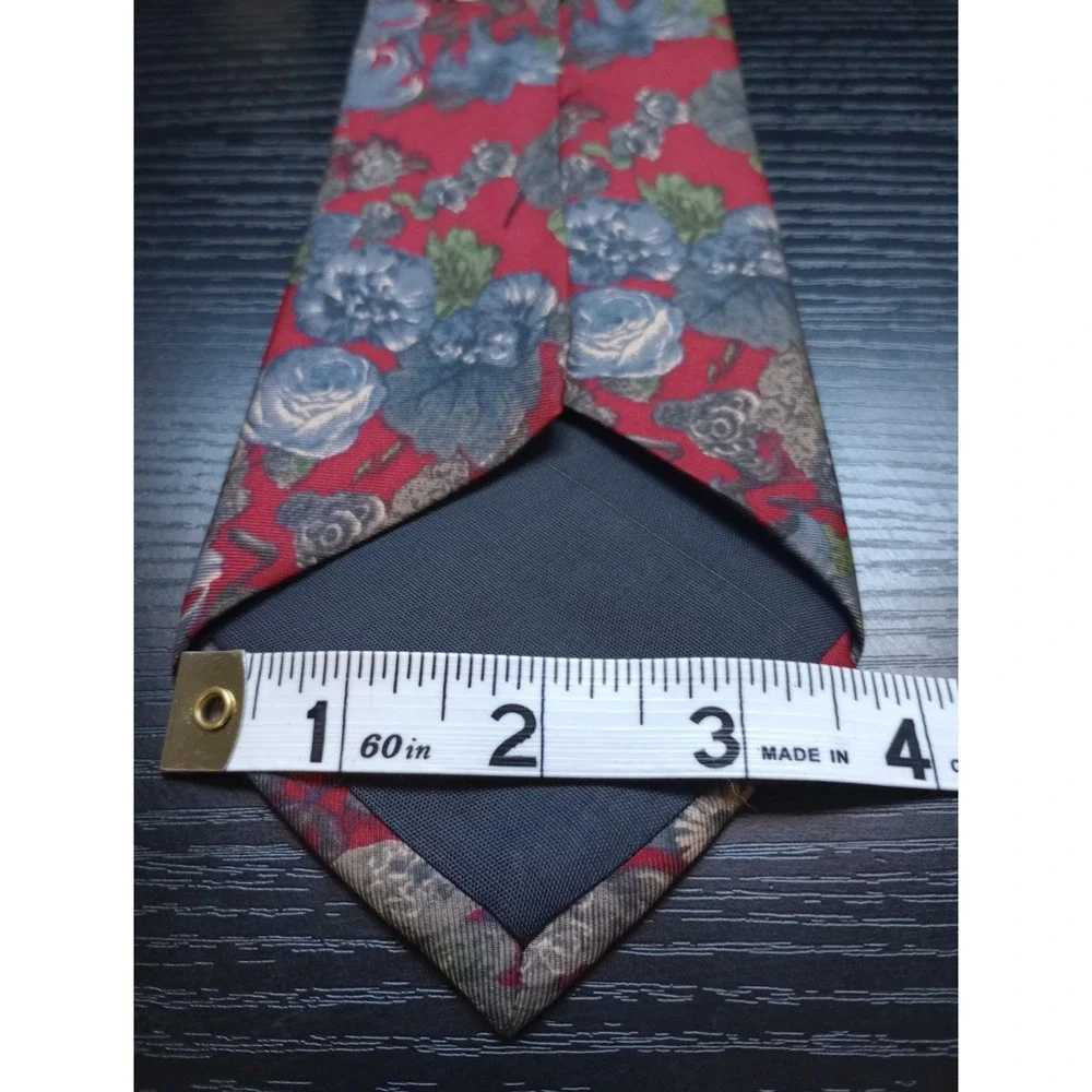 Vintage Bill Blass Silk Necktie Red Blue Floral Roses Classic 3.75